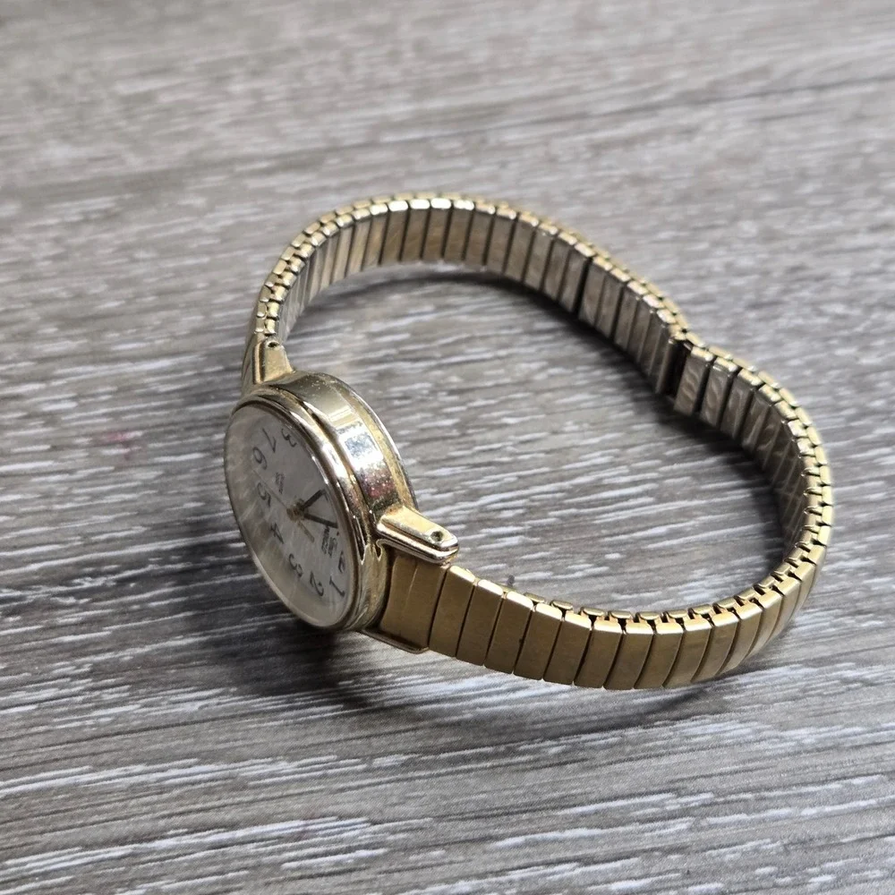 Timex Indiglo Women's Watch Easy Reader E3 Gold Tone Expansion Band Quartz S7